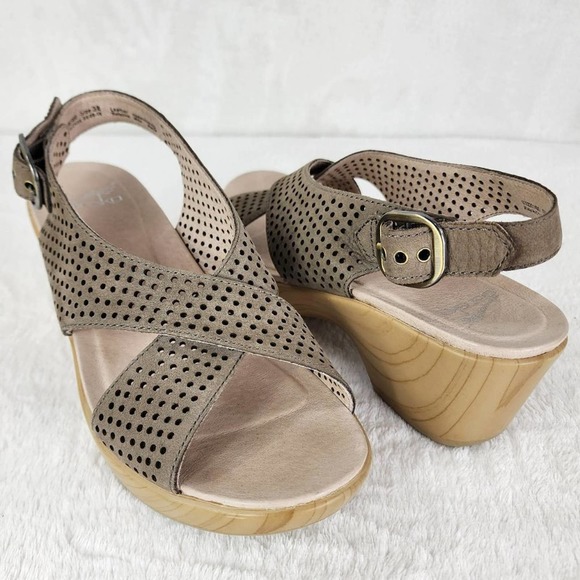 dansko jacinda sandal